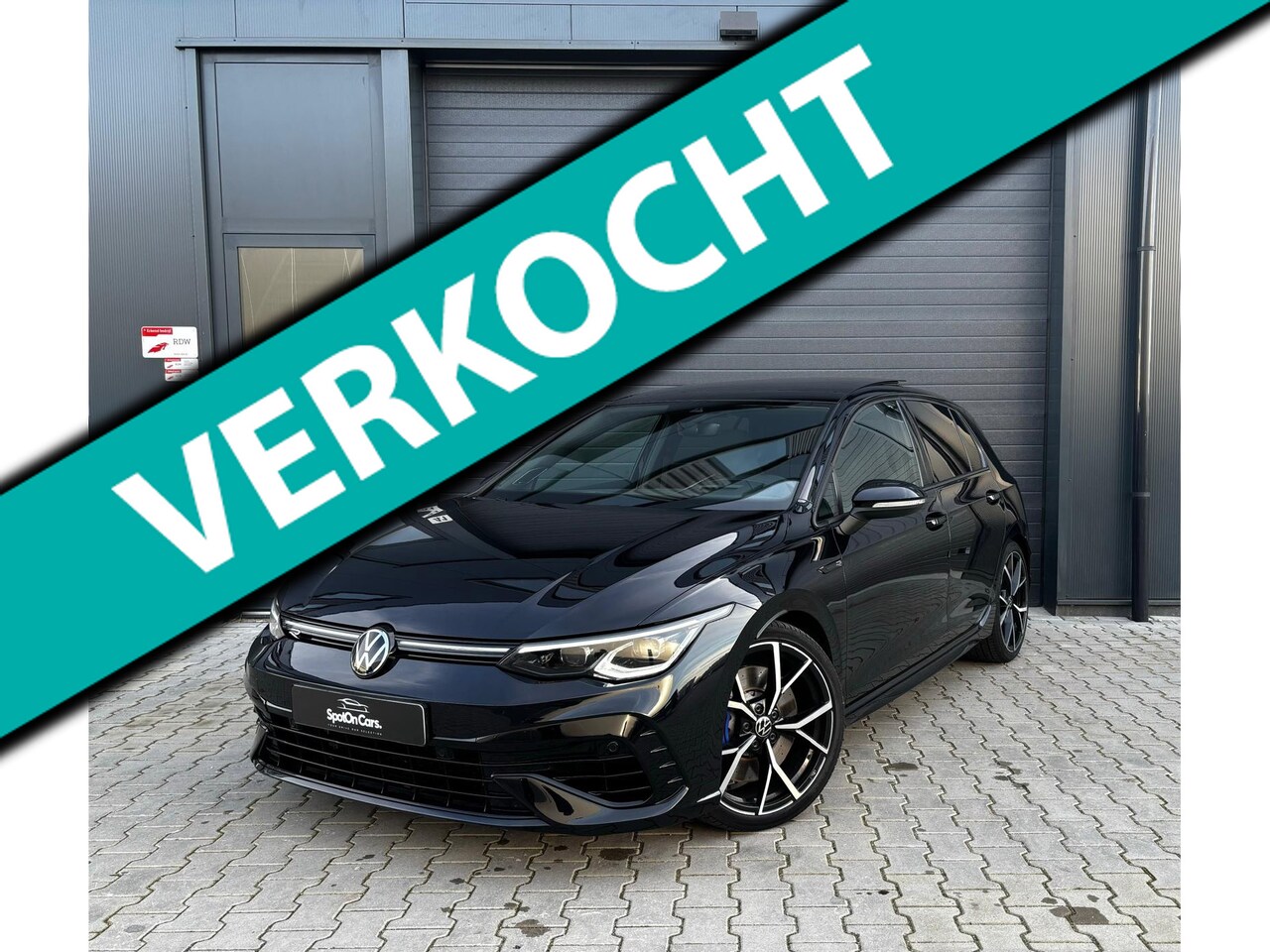 Volkswagen Golf - 2.0 TSI R 4Motion PANO AKRA HUD HARMAN KARDON - AutoWereld.nl