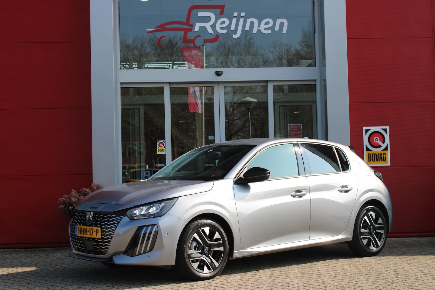 Peugeot 208 - 1.2 100PK ALLURE | CAMERA VOOR + ACHTER | KEYLESS ENTRY/START | DODEHOEK DETECTIE | NAVIGA - AutoWereld.nl
