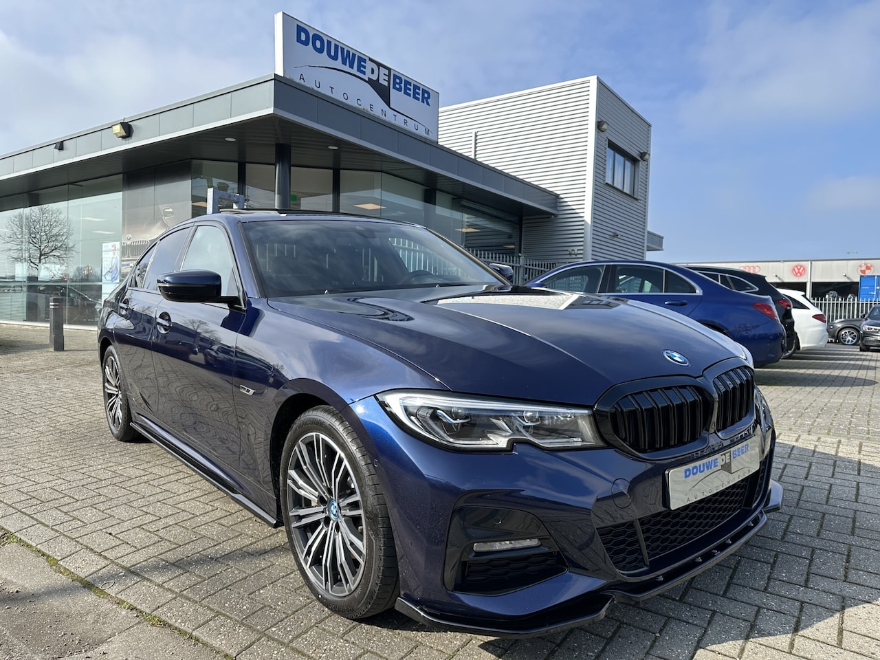 BMW 3-serie - 330e M-sport Maxton Schuifdak | HUD | Laser | Leer | Keyless | Memory | Sportuitlaat | - AutoWereld.nl