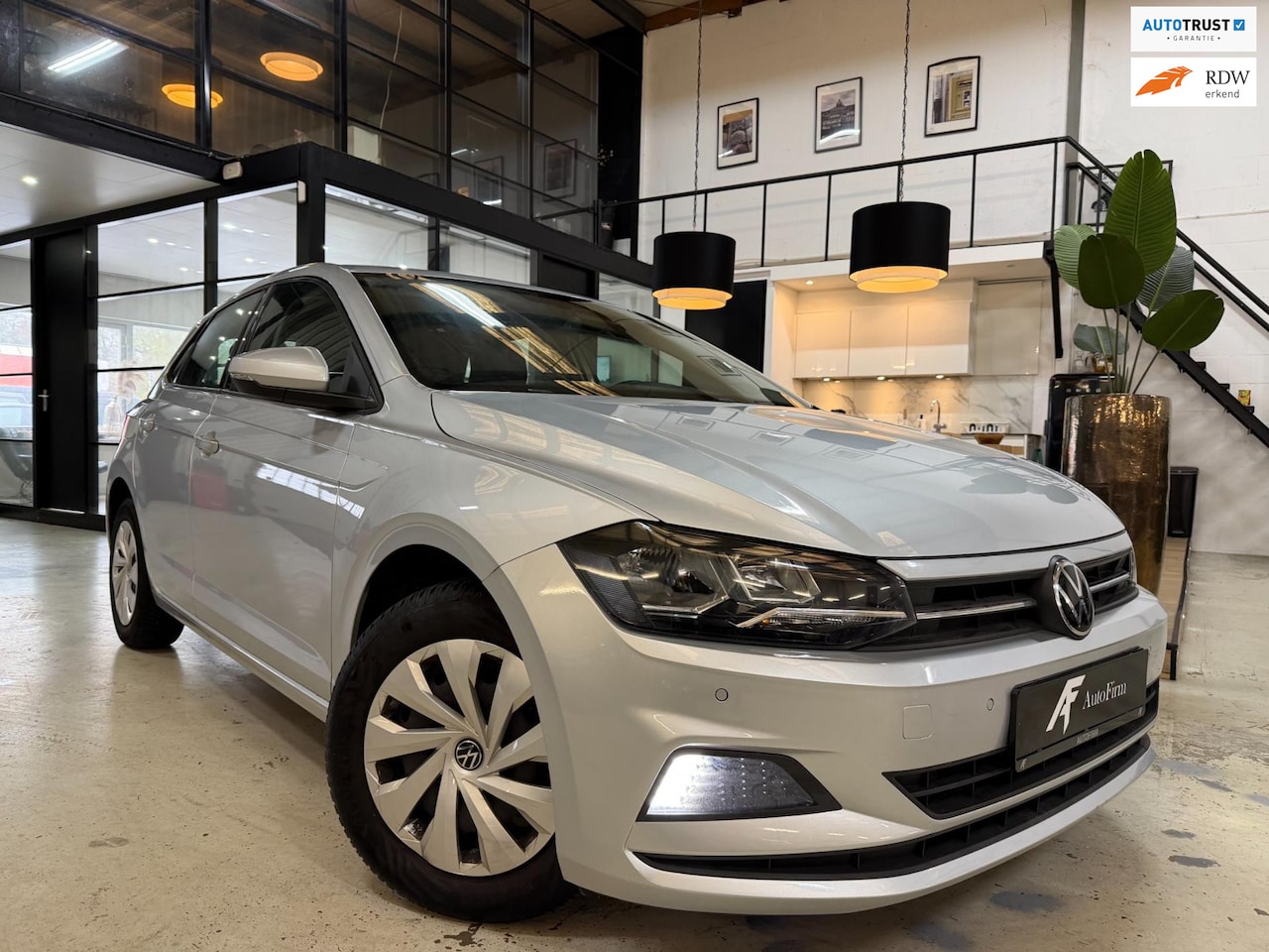 Volkswagen Polo - 1.0 TSI Comfortline 95PK Automaat Dealer onderhouden Garantie Parkeersensoren Bluetooth - AutoWereld.nl