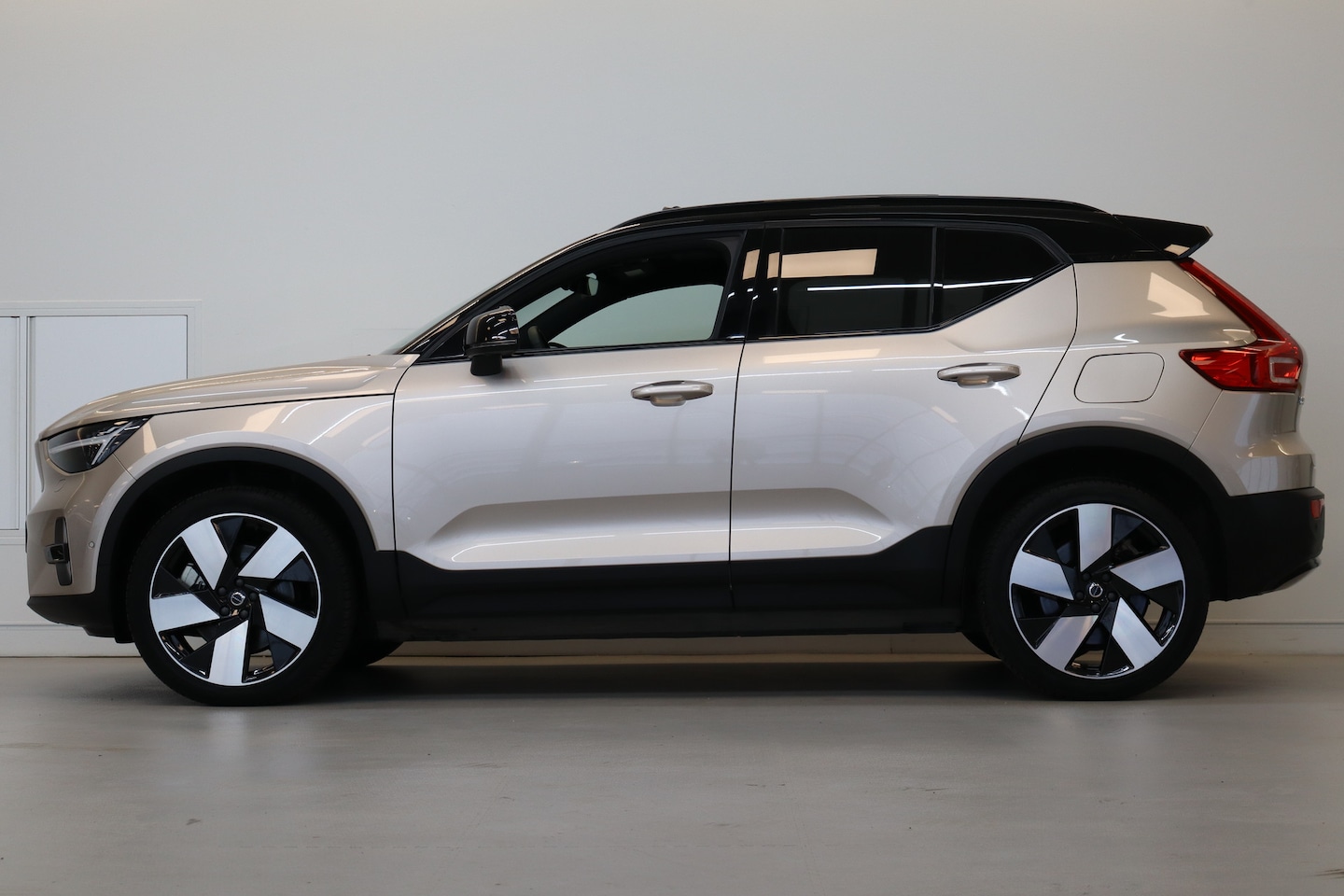 Volvo XC40 - Recharge 231PK Ultimate 70kWh | Getint Glas | HK Audio | 360 | Adap Cruise | Memory | 20'' - AutoWereld.nl
