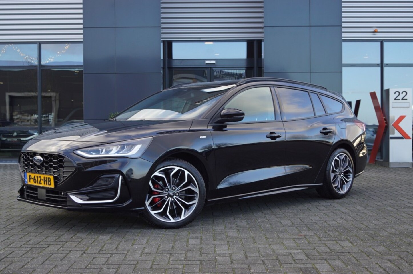 Ford Focus Wagon - Wagon 1.0 EcoBoost Hybrid ST Line Vignale 155pk/ Leer/ Trekhaak/ 18 Inch LM / Camera / App - AutoWereld.nl