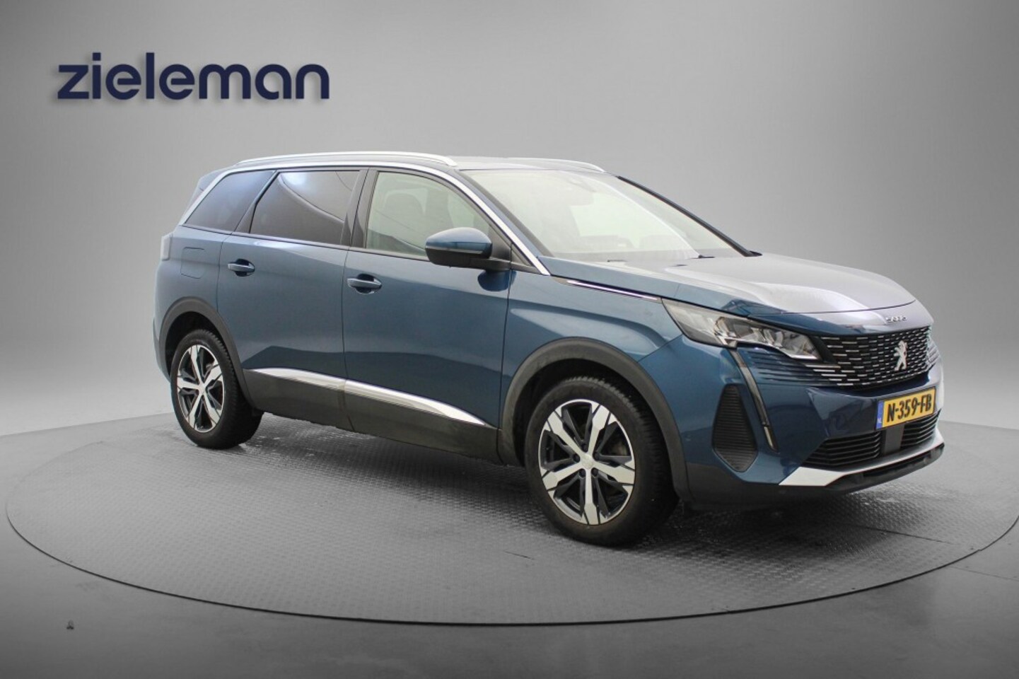 Peugeot 5008 - 1.2 PureTech Allure 7 Persoons Automaat - Digitaal Cockpit, Navi, Cruise, Half Leer, Stoel - AutoWereld.nl