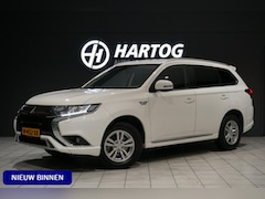Mitsubishi Outlander - 2.4 PHEV Pure + TREKHAAK / CARPLAY / CAMERA / STOELVERWARMING /