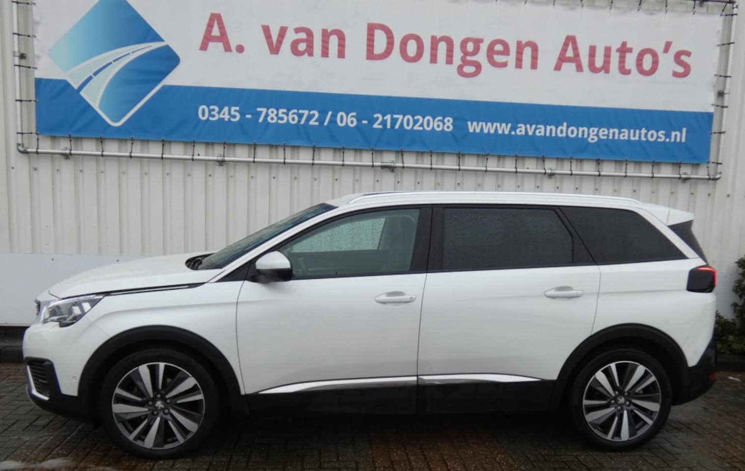Peugeot 5008 - 1.2 PURETECH ALLURE Automaat,360,Leer,Pano,Trhaak - AutoWereld.nl