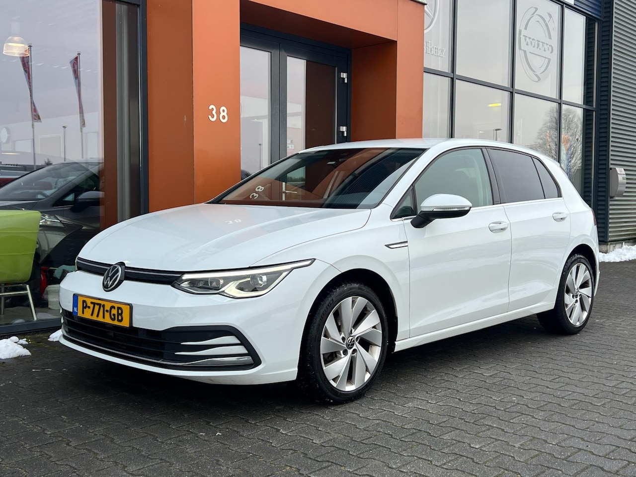 Volkswagen Golf - 1.5 TSI|6BAK|Virtual|IQ lights|Carplay|PDC - AutoWereld.nl