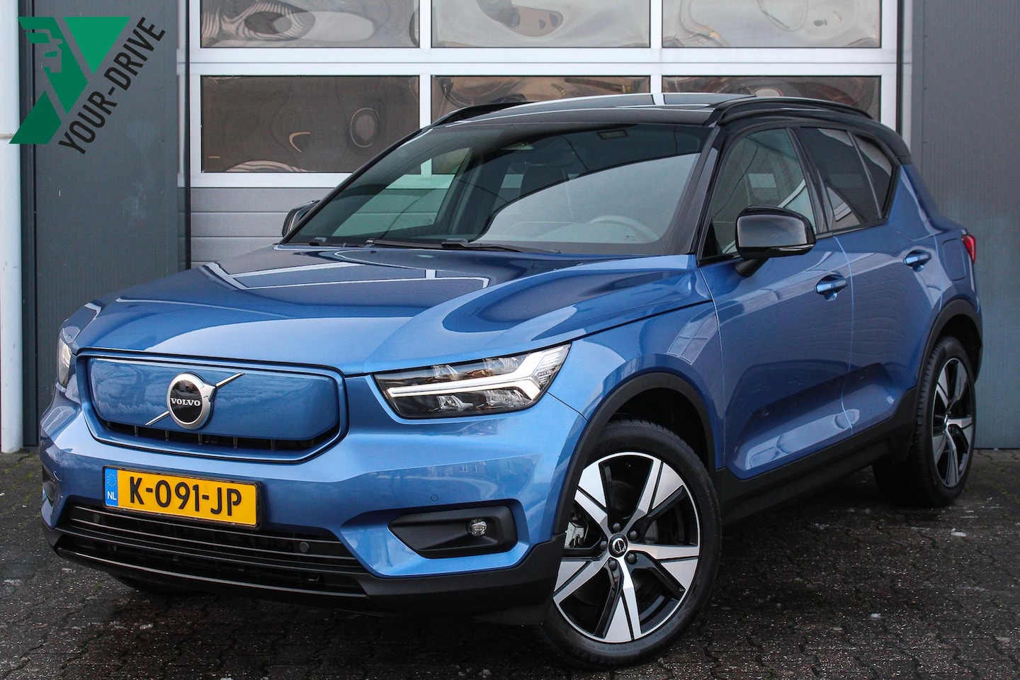 Volvo XC40 - Recharge P8 AWD R-Design | 12 Mnd. Garantie | Panoramadak & Trekhaak | Nette en zeer compl - AutoWereld.nl
