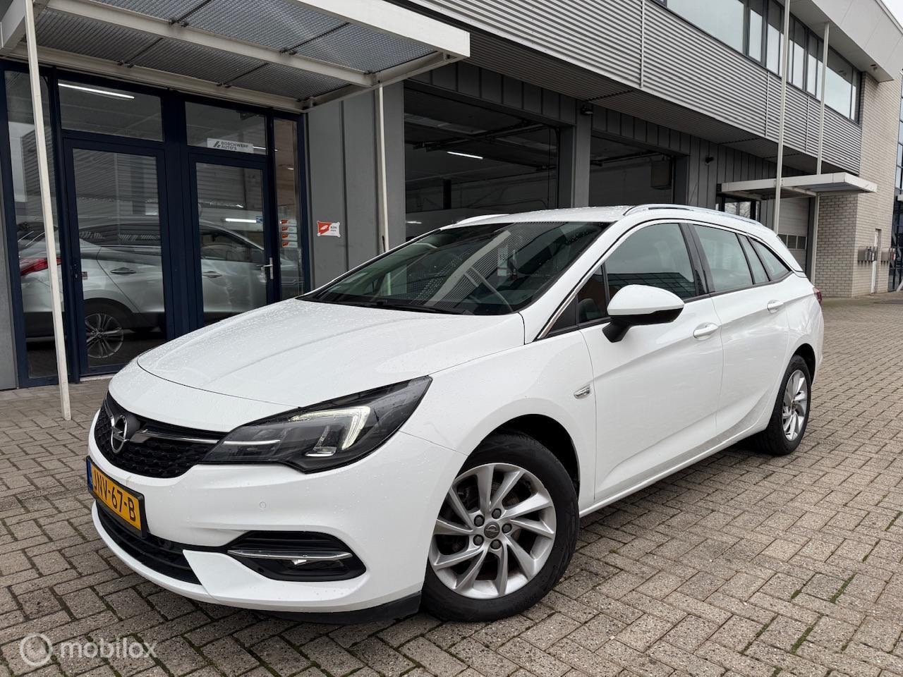Opel Astra - Stationwagen 1.2 Benzine | Navigatie | Lage km's - AutoWereld.nl