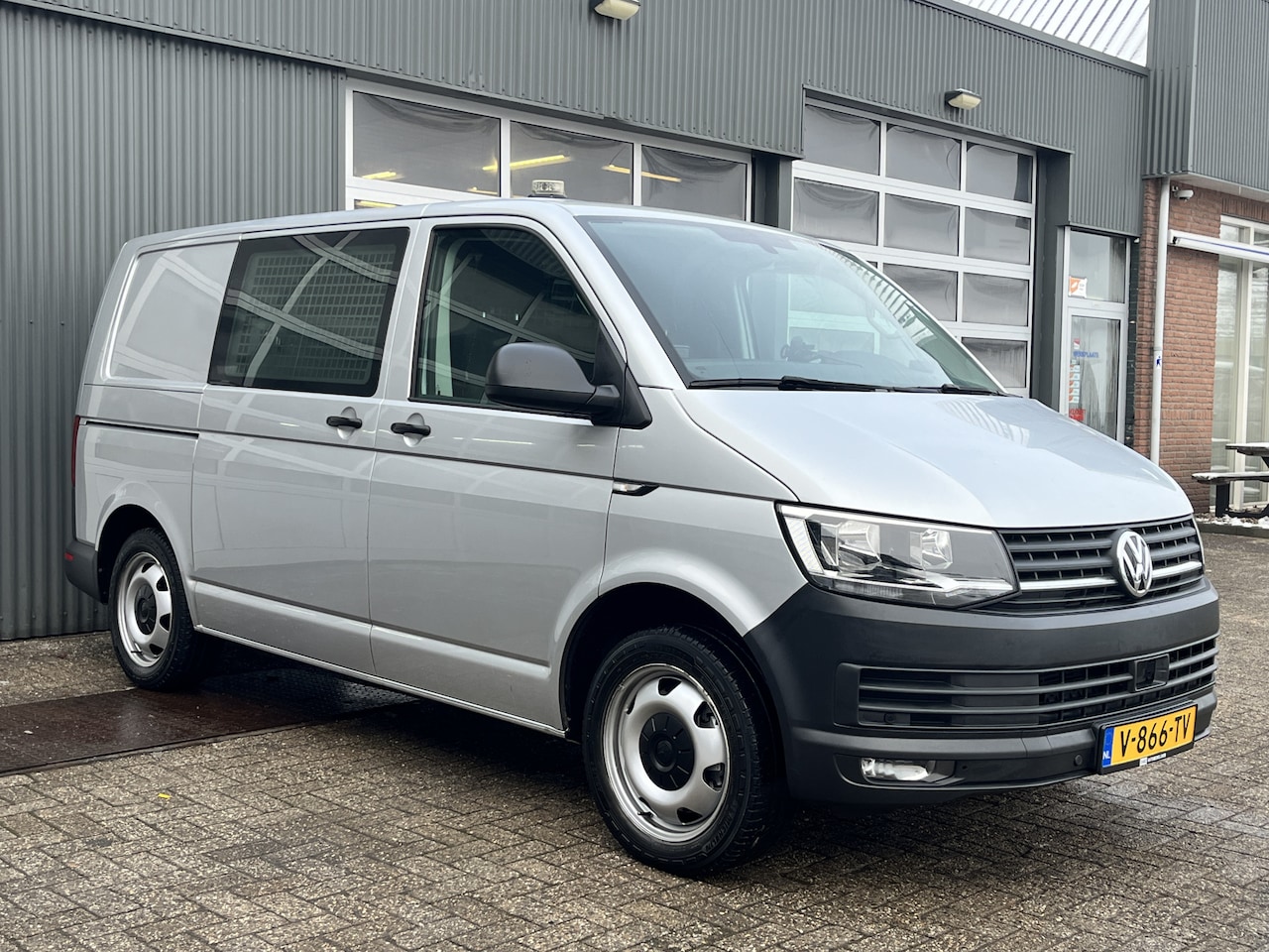 Volkswagen Transporter - 2.0 TSI L1H1 Benzine /CNG Dubbele Schuifdeur Airco Cruise controle Bpm vrij Trekhaak Klep - AutoWereld.nl