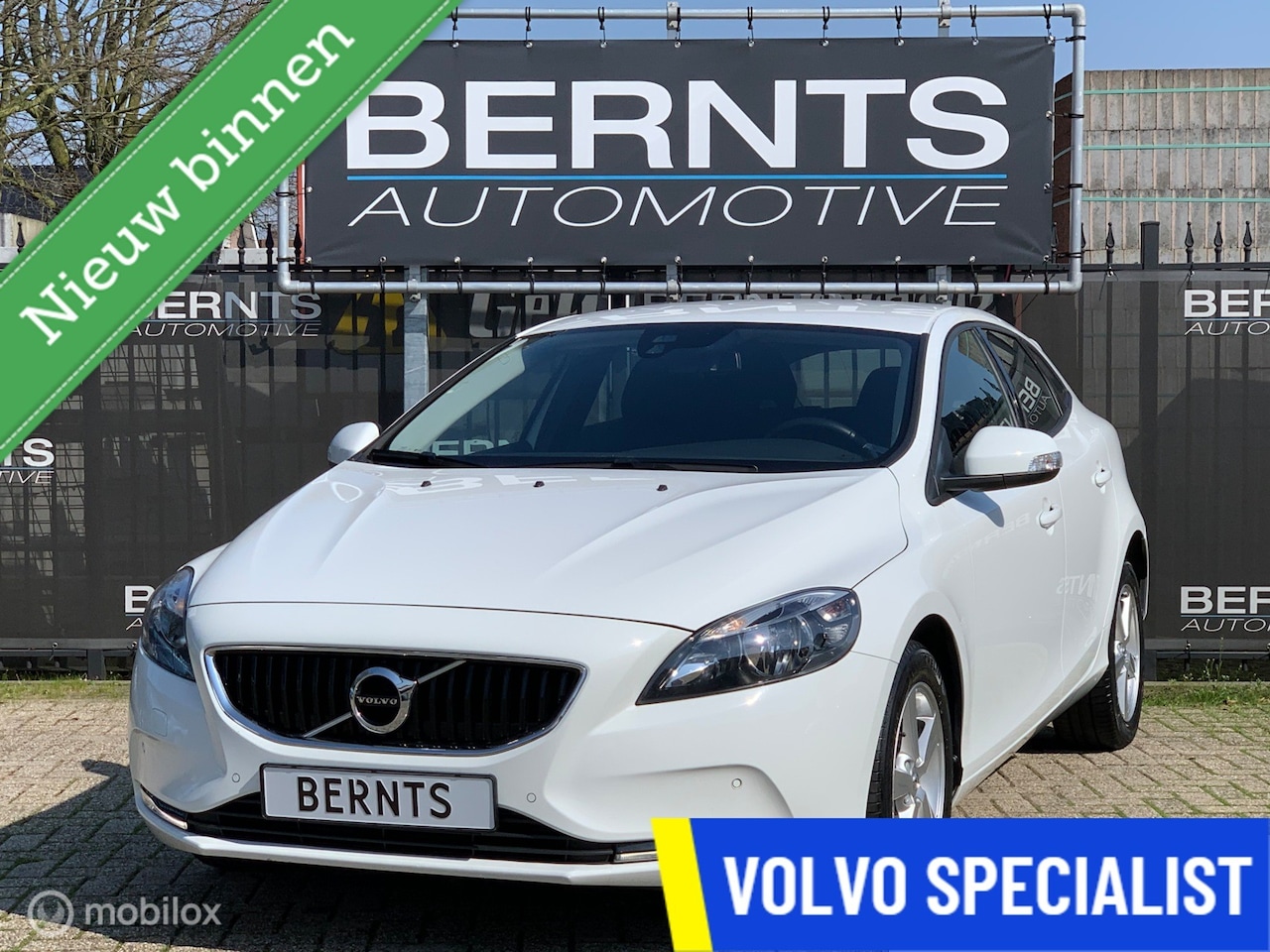Volvo V40 - 2.0 T3|Navigatie|Stoelverwarming| Parkeersensoren - AutoWereld.nl