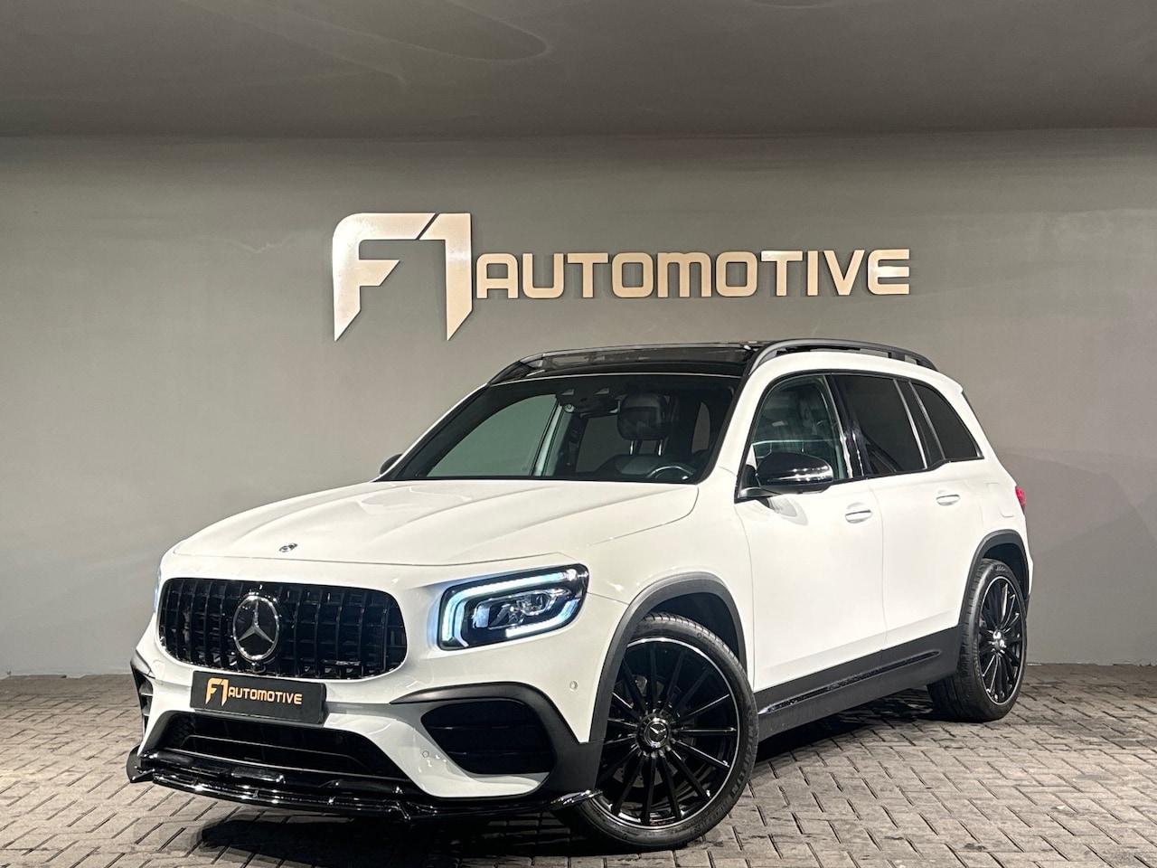 Mercedes-Benz GLB - 250 4MATIC AMG Pano|Memory|Burmester|Keyless - AutoWereld.nl