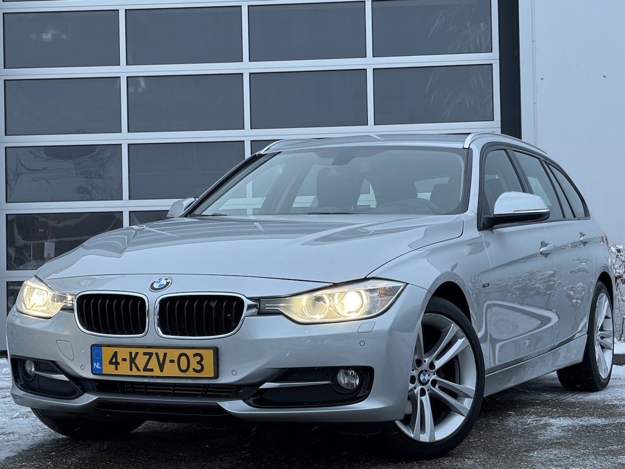 BMW 3-serie Touring - 316i High Executive 136pk | Bi-xenon koplampen | Cruise control | Lederen bekleding | Navi - AutoWereld.nl