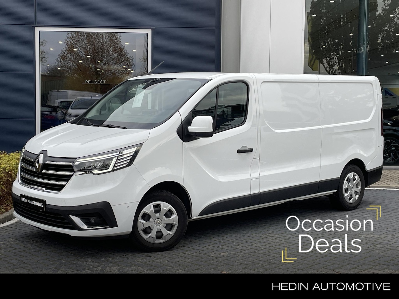 Renault Trafic - 2.0 dCi 130 T30 L2H1 Business | Navigatie | Carplay/Android Auto | Camera | Ramenpakket - AutoWereld.nl