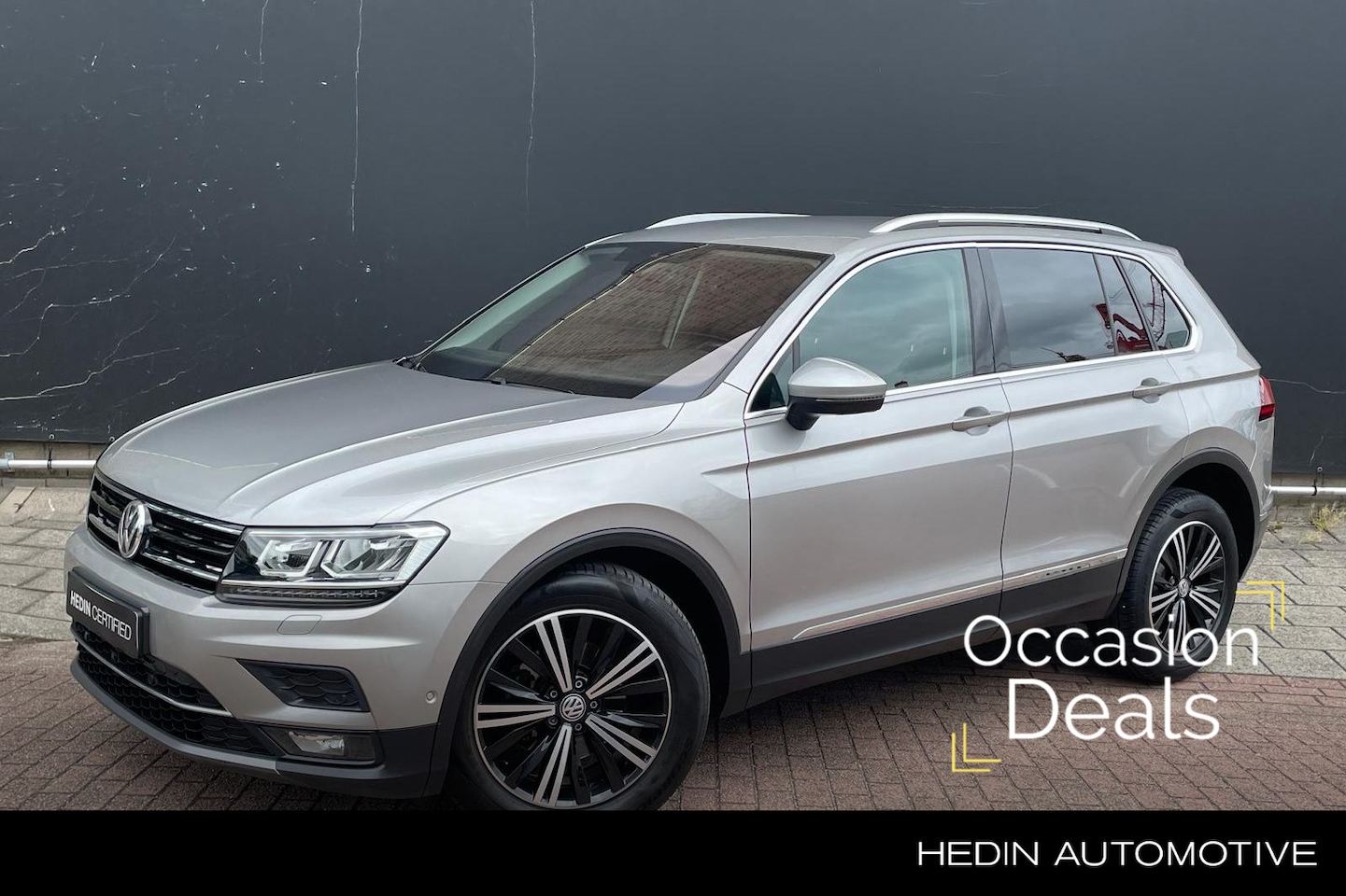 Volkswagen Tiguan - 1.5 TSI R-Line | Automaat | Trekhaak | Adaptief Cruise Control | 360° Camera | Stoel + Stu - AutoWereld.nl