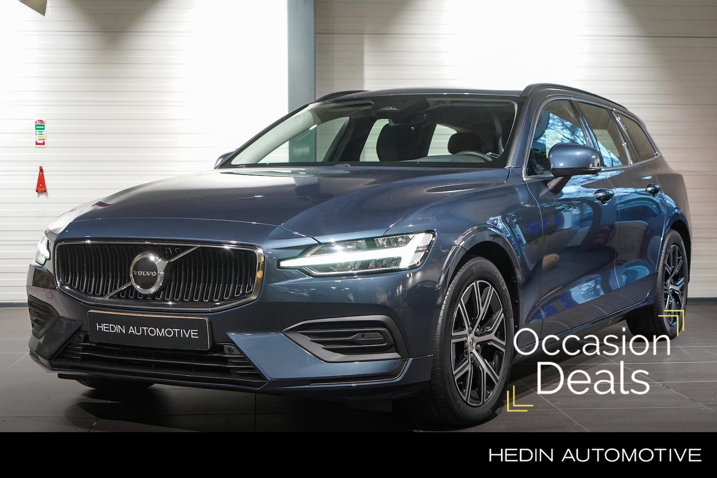 Volvo V60 - 2.0 B3 Core | Lederen bekleding | Stoel en stuurverwarming | Adaptieve Cruise Control | Pa - AutoWereld.nl