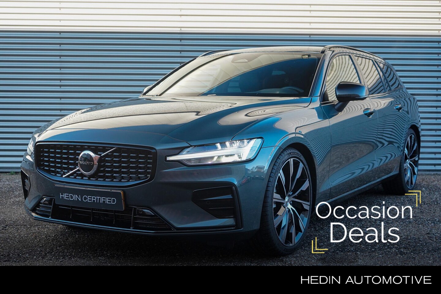 Volvo V60 - B4 Plus Dark | Adaptive Cruise | BLIS | 20 inch LM | Gelaagd Glas | Donker Glas | Power Se - AutoWereld.nl