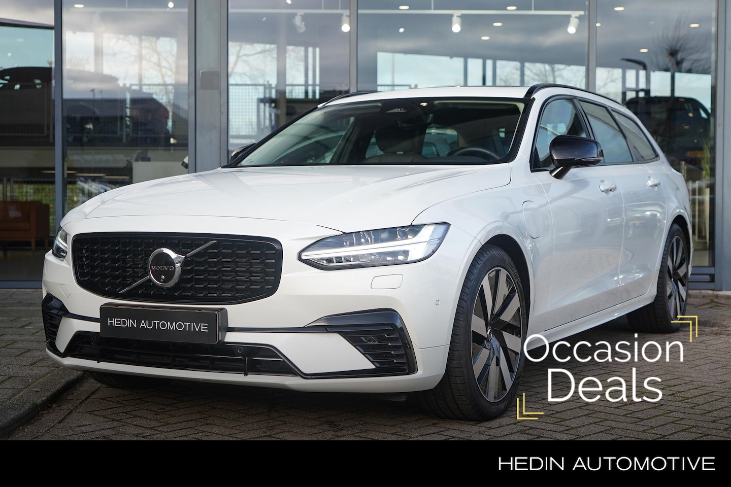 Volvo V90 - 2.0 T8 Plug-in hybrid AWD Ultra Dark | Panorama Dak | Elek. Stoelen + Geheugen | Adaptieve - AutoWereld.nl