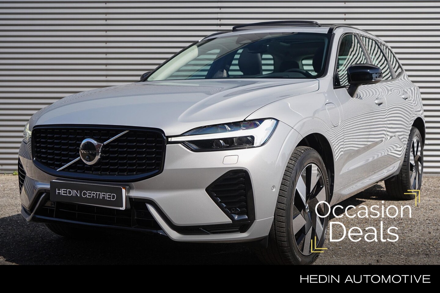 Volvo XC60 - T6 Plug-in hybrid AWD Ultimate Dark | 2250 kg Trekgewicht | Pano. dak | Head-up |  Trekhaa - AutoWereld.nl