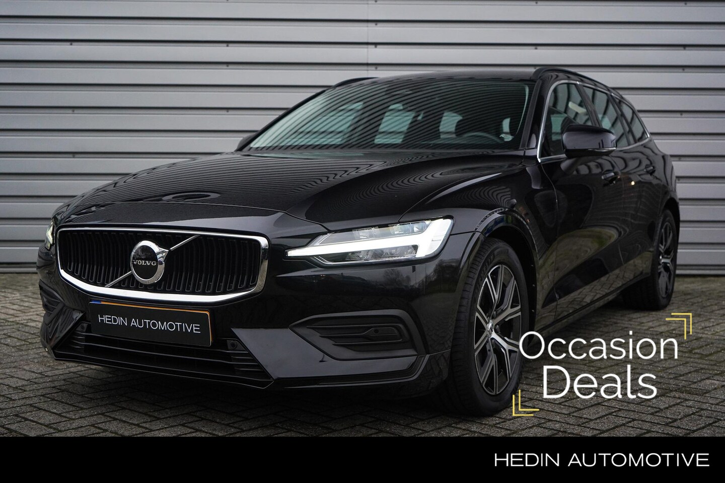 Volvo V60 - 2.0 B3 Core Stoel en stuurverwarming | Keyless Entry | Adaptieve Cruise Control - AutoWereld.nl
