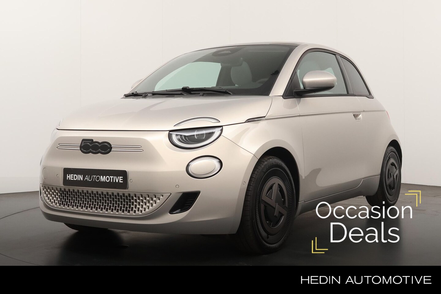 Fiat 500 - 118pk Giorgio Armani Edition 42 kWh Private lease nu vanaf €399,- 72 mnd 5.000km/jr  Van € - AutoWereld.nl