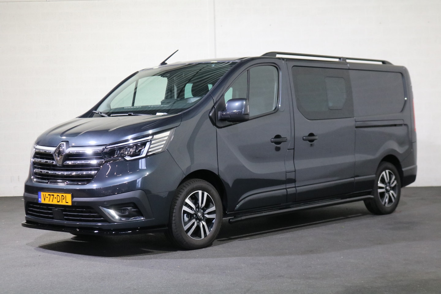 Renault Trafic - 2.0 dCi 170pk L2 H1 DC Airco Navigatie Camera 2x Schuifdeur Luxe - AutoWereld.nl
