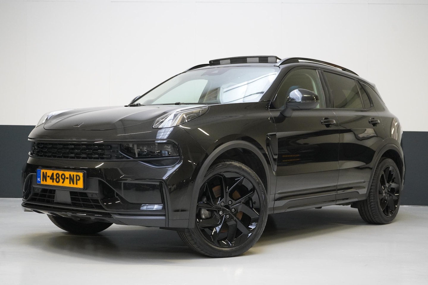 Lynk & Co 01 - 1.5 | Zwart optiek | Panoramadak | Navigatie | Memory | Apple CarPlay - AutoWereld.nl