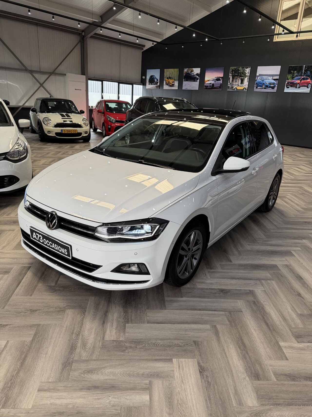 Volkswagen Polo - 1.0 TSI Highline Pano,Automaat,Led,stoelverwarming,Alarm - AutoWereld.nl