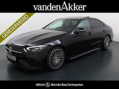 Mercedes-Benz C-klasse - 200 AMG // Panoramadak // Trekhaak // Carplay // Camera // Nightpakket // Alarm // 19 inch