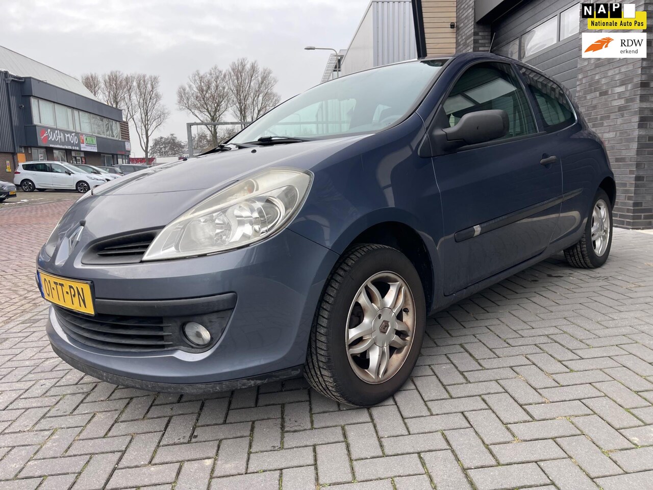 Renault Clio - 1.2-16V Extreme/Airco/AUX/Bluetooth/Trekhaak/Elek-pakket/Goed-onderhouden/LMV - AutoWereld.nl