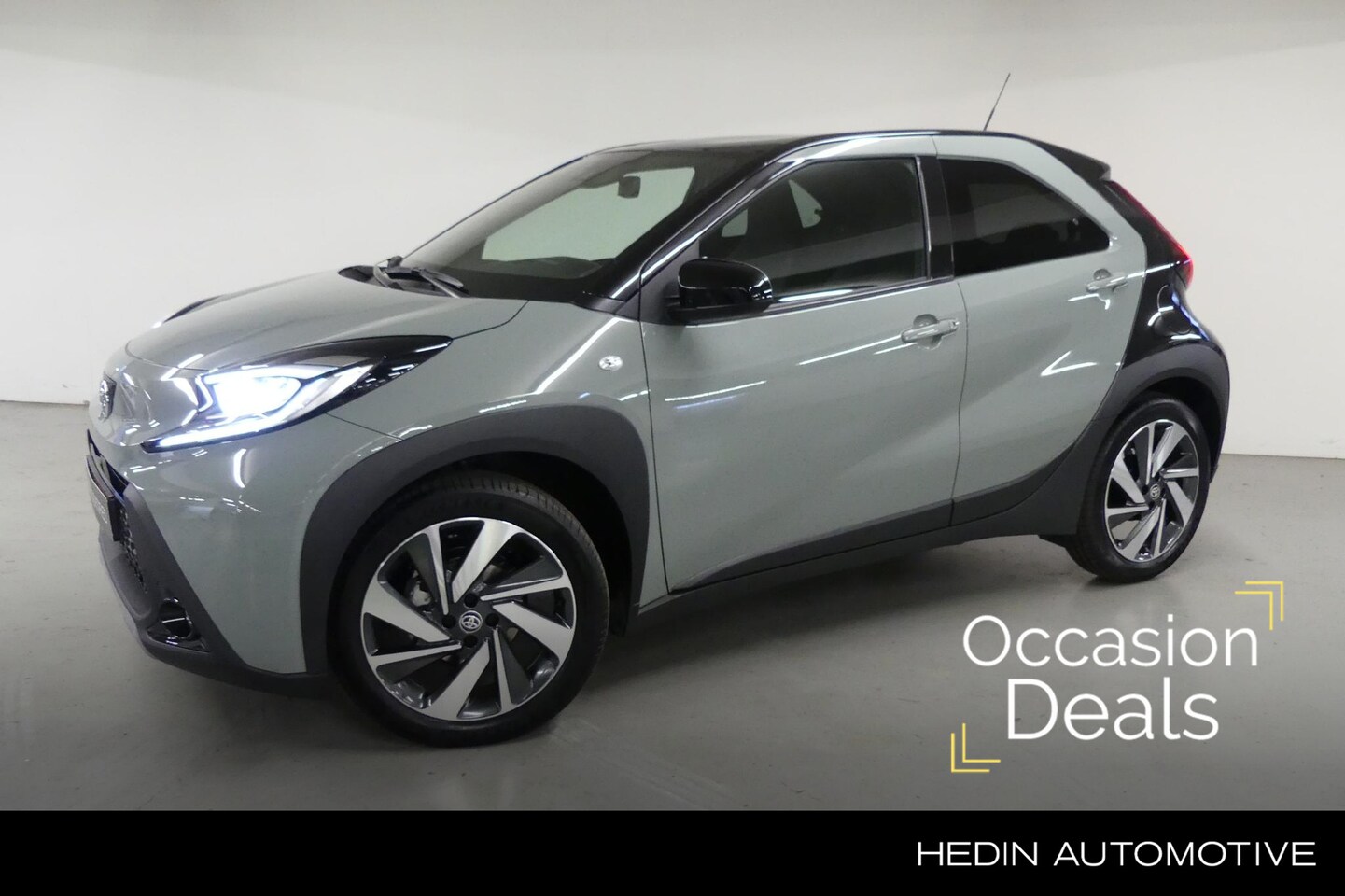 Toyota Aygo X - 1.0 VVT-i S-CVT Envy | Automaat | Multimedia | Climate Control | LED | Camera | Parkeersen - AutoWereld.nl