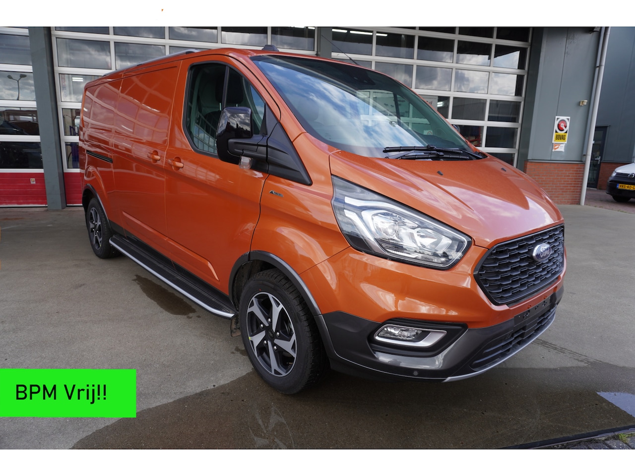 Ford Transit Custom - 300L 2.0 TDCI 130PK L2H1 Limited Active Edition DEMO Nr. V078 | Airco | Cruise | Apple Car - AutoWereld.nl
