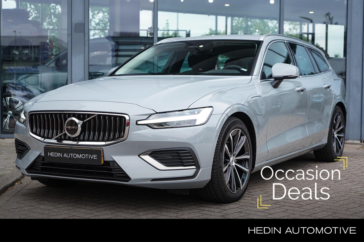 Volvo V60 - 2.0 T6 Plug-in hybrid AWD Essential Edition | Long Range Accu | Automaat | Lederen bekledi - AutoWereld.nl