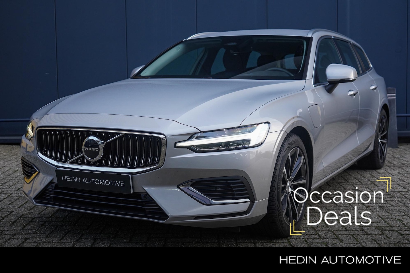 Volvo V60 - 2.0 T6 Plug-in hybrid AWD Essential Bright | Trekhaak | Stuur- stoelverwarming | Pilot Ass - AutoWereld.nl