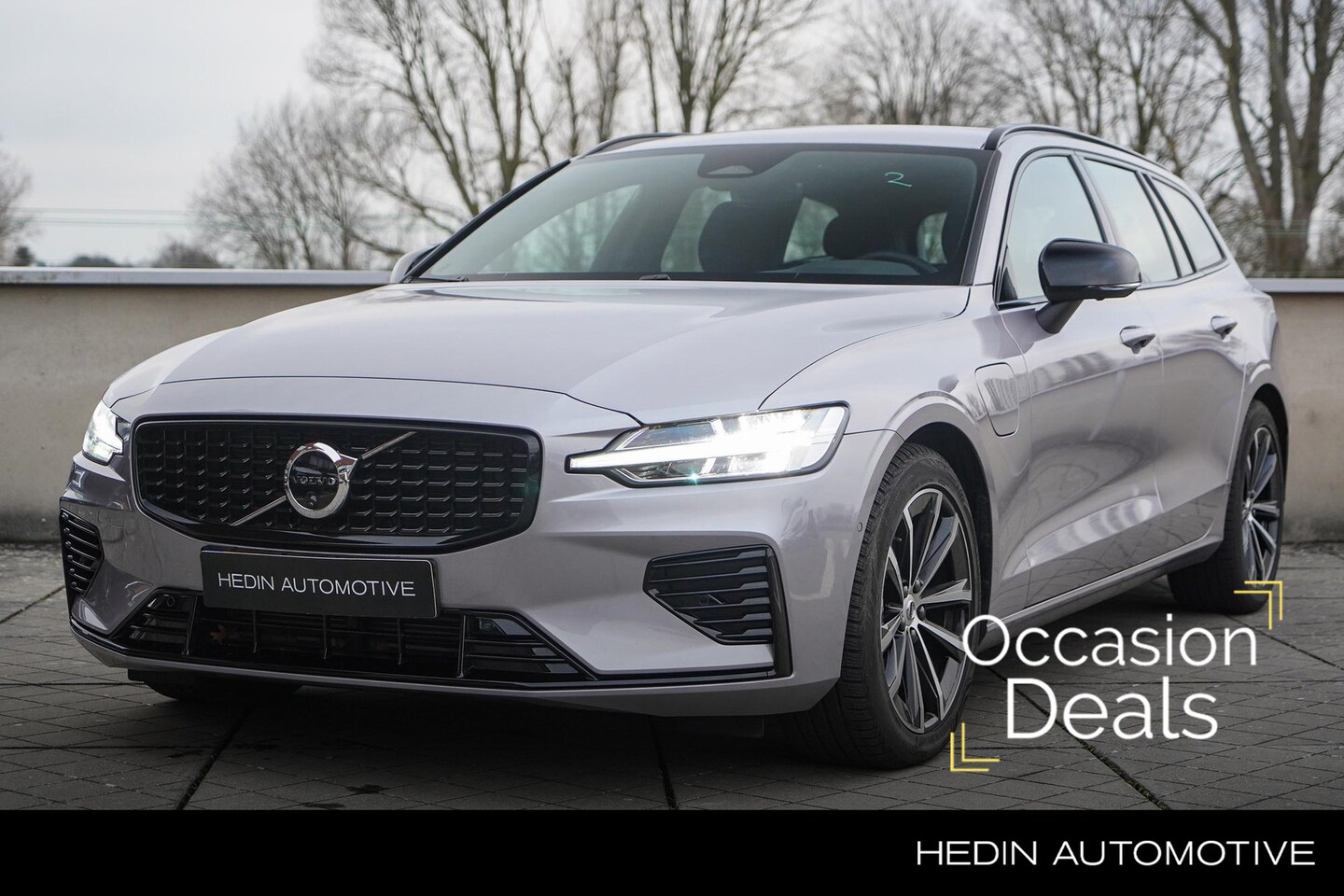 Volvo V60 - 2.0 T6 Plug-in hybrid AWD Plus Dark Harman/Kardon | Parkeercamera Achter | Adaptieve Cruis - AutoWereld.nl