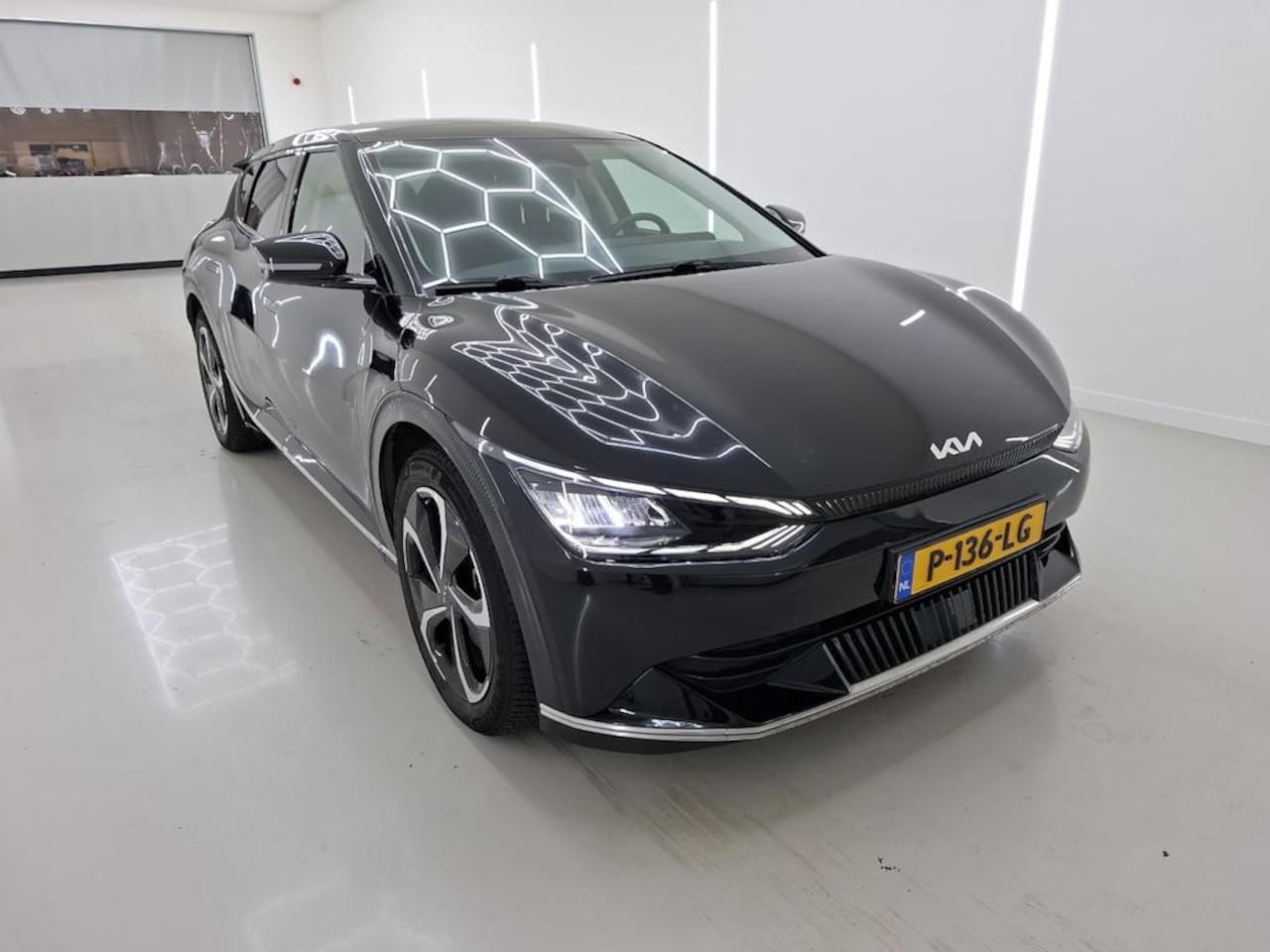 Kia EV6 - PLUS ADVANCED RWD 77.4KWH SOH 100%/PANO LEER/FABRIEKSGARANTIE - AutoWereld.nl