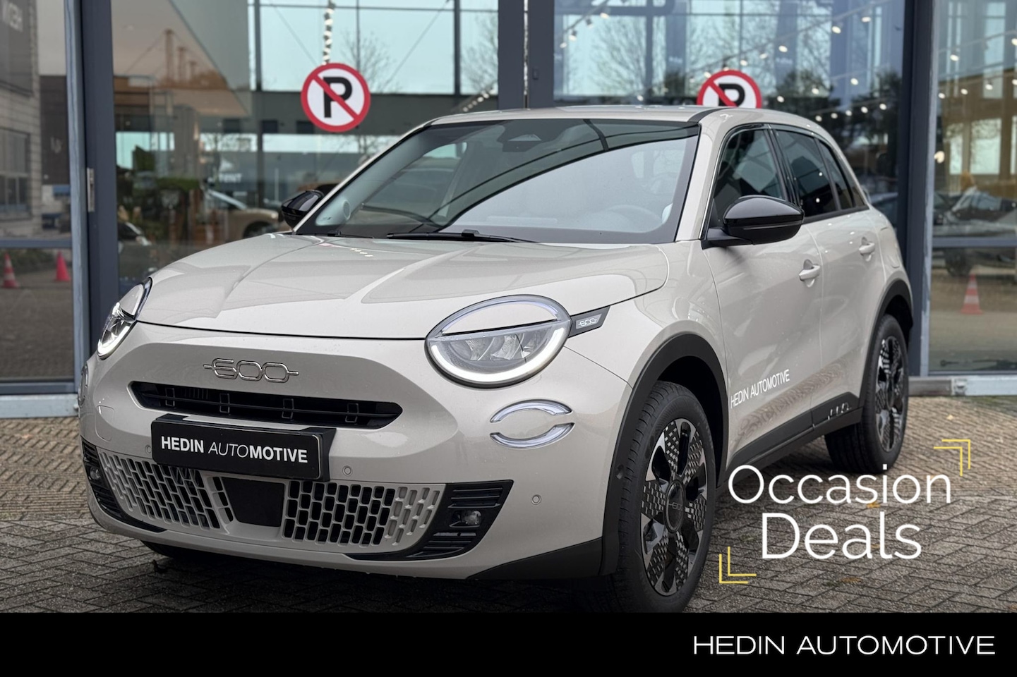 Fiat 600 - 1.2 Hybrid La Prima | 145pk | Airco | Lm velgen | Navigatie | Carplay | Leder | DEMO  * AL - AutoWereld.nl