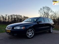 Volvo V70 - 2.4 Edition Classic Automaat | Leder | Stoelverwarming | Clima | Trekhaak | Xenon | 16" Ve