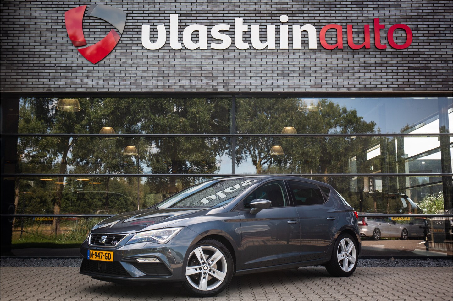 SEAT Leon - 1.5 TSI FR Business Intense 1.5 TSI FR Business Intense , Automaat, Cruise control, Sportstuur, Rode sticksels - AutoWereld.nl