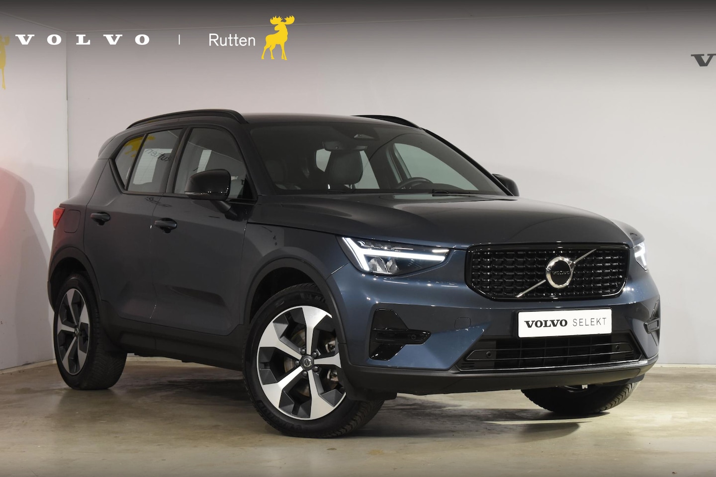 Volvo XC40 - B4 211PK Automaat Plus Dark / Navigatie / Adaptive Cruise / Harman Kardon / Stuur- & Stoel - AutoWereld.nl