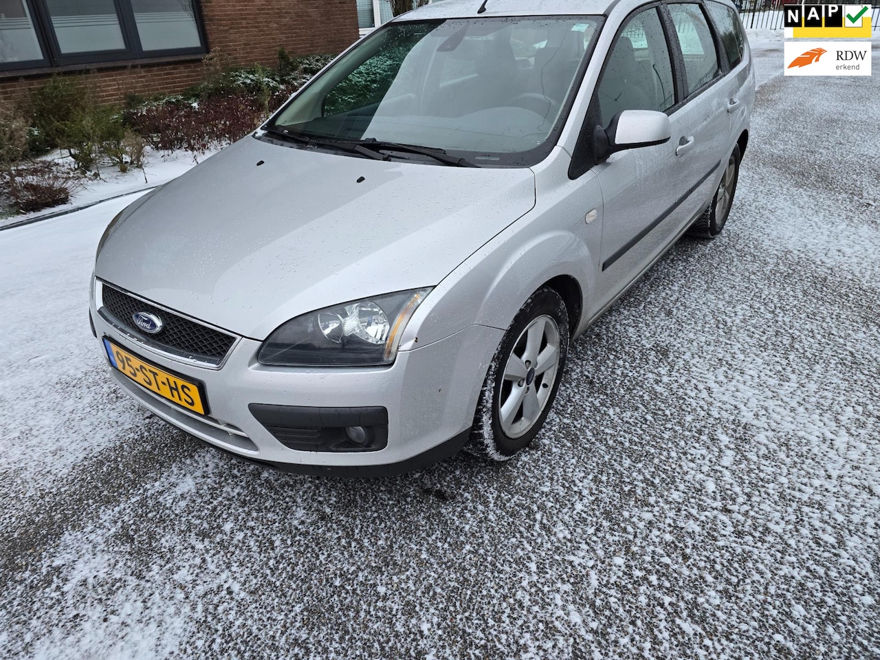 Ford Focus Wagon - 2.0-16V Futura airco nap in ruil koopje - AutoWereld.nl