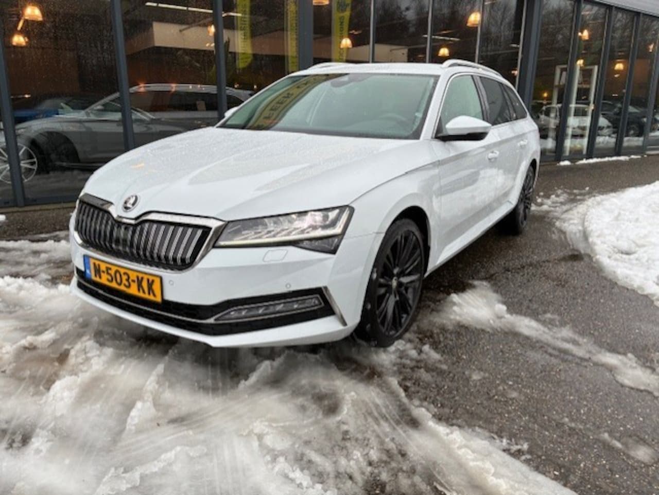 Skoda Superb Combi - 1.4 TSI iV Business Edition Plus 1.4 TSI iV Business Edition Plus - AutoWereld.nl