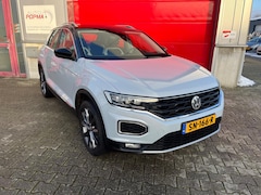 Volkswagen T-Roc - 1.5 TSI 150pk Sport / Stoelverw. / Adaptieve cruise / Trekhaak / Virtual cockpit / Navigat