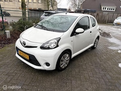 Toyota Aygo - 1.0 VVT-i Now AIRCO / 88.875 KM / APK 10-2026