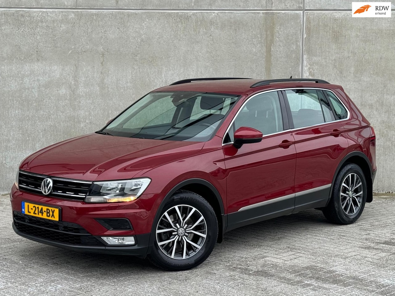 Volkswagen Tiguan - 1.4 TSI 150PK 2016 Rood TREKHAAK|NAP|APK - AutoWereld.nl