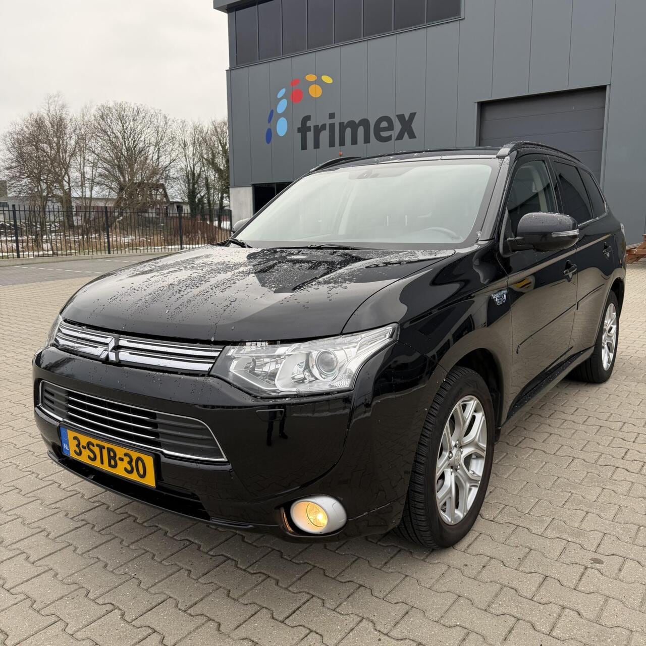 Mitsubishi Outlander - 2.0 PHEV Instyle+ | Pano | Camera - AutoWereld.nl