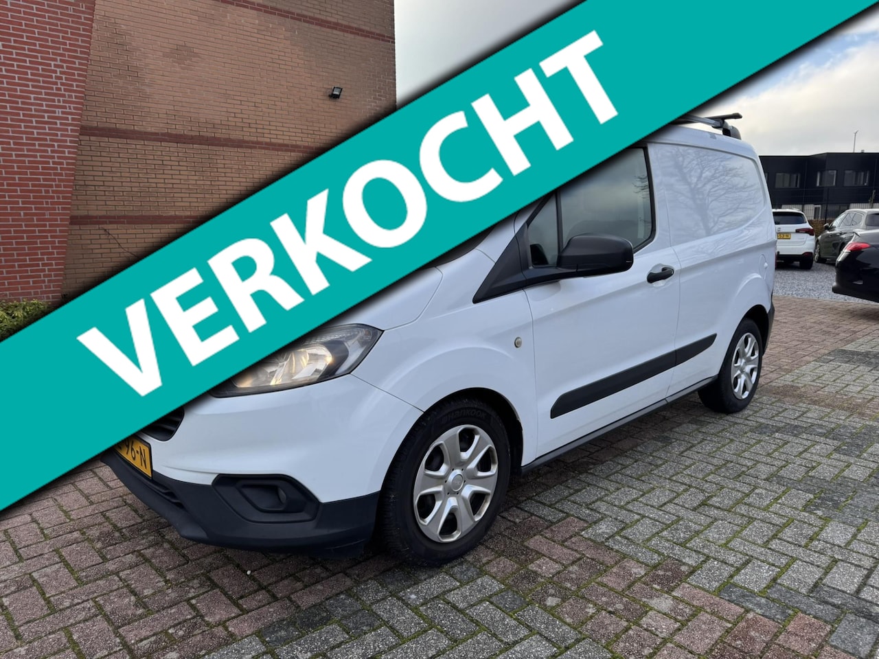Ford Transit Courier - 1.5 TDCI Trend 1.5 TDCI Trend, L1H1, Dak dragers, Trekhaak, Euro 6, Inbouw - AutoWereld.nl