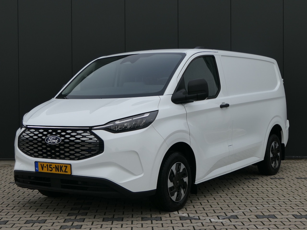 Ford Transit Custom - E-Transit 320 L1H1 Trend 65 kWh | 2 zitplaatsen rechtsvoor | Achteruitrijcamera | Apple Ca - AutoWereld.nl