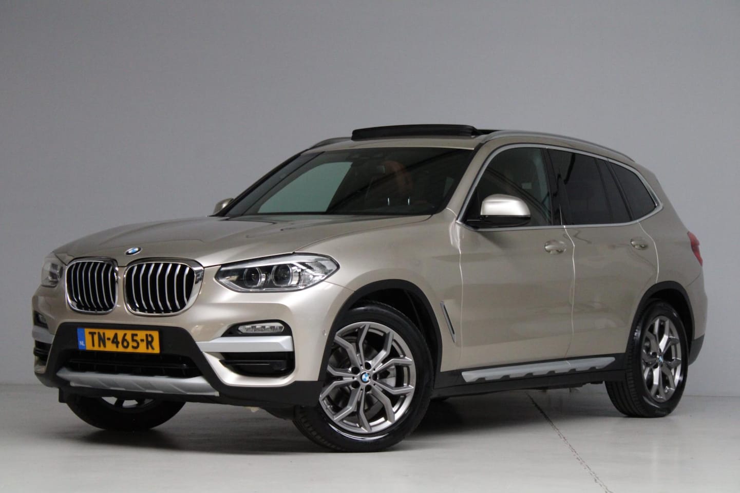 BMW X3 - XDrive20i High Executive | panoramadak | elek. trekhaak | head-up | camera | leder | dodeh - AutoWereld.nl