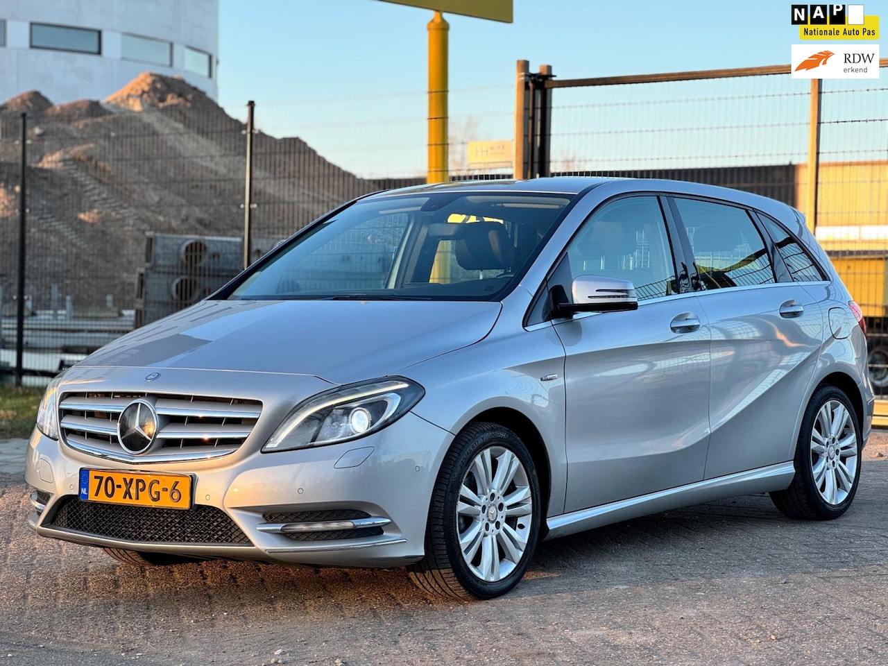 Mercedes-Benz B-klasse - 180 Ambition|6BAK|XENON|NAVI|STOELVERW|LEDER - AutoWereld.nl