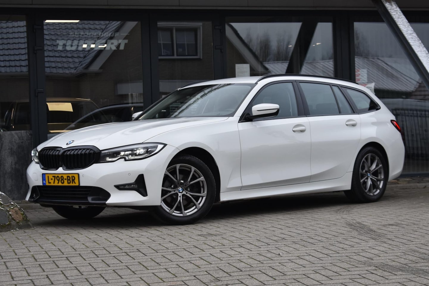 BMW 3-serie Touring - 318i High Executive Sport Line | TREKHAAK | APPLE CARPLAY | NAP | DEALER ONDERHOUDEN | AND - AutoWereld.nl